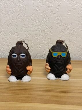 California Raisin Characters Lot of 2 Keychains Coin Purse Vintage 1983 EUC